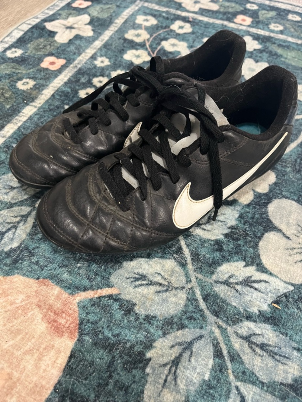 Nike Black Leather Soccer cleats, youth, boys or girls size 5